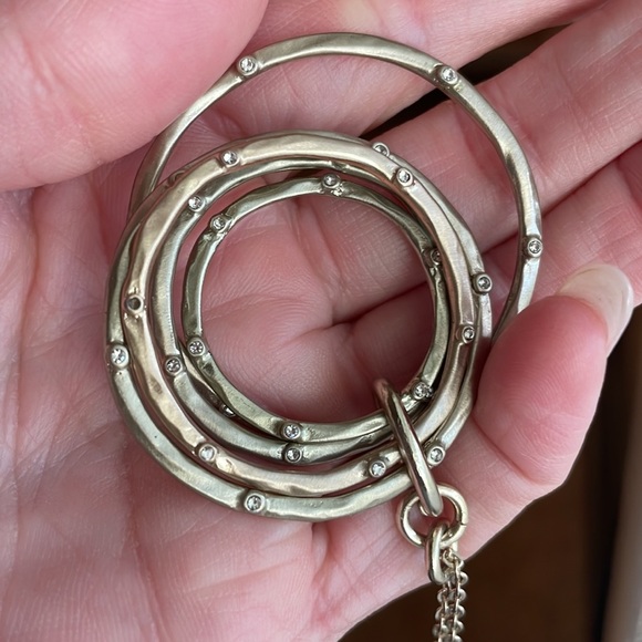 Long necklace with circles - Picture 2 of 4